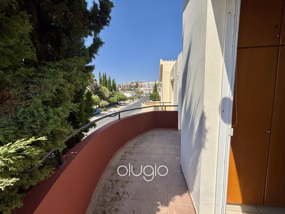 Detached Villa For Sale in Universal