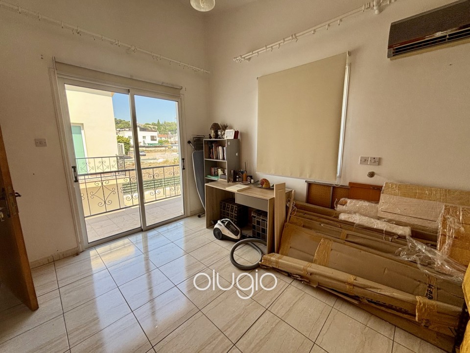 Detached Villa For Sale in Universal