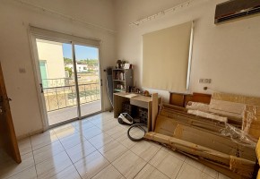 Detached Villa For Sale in Universal