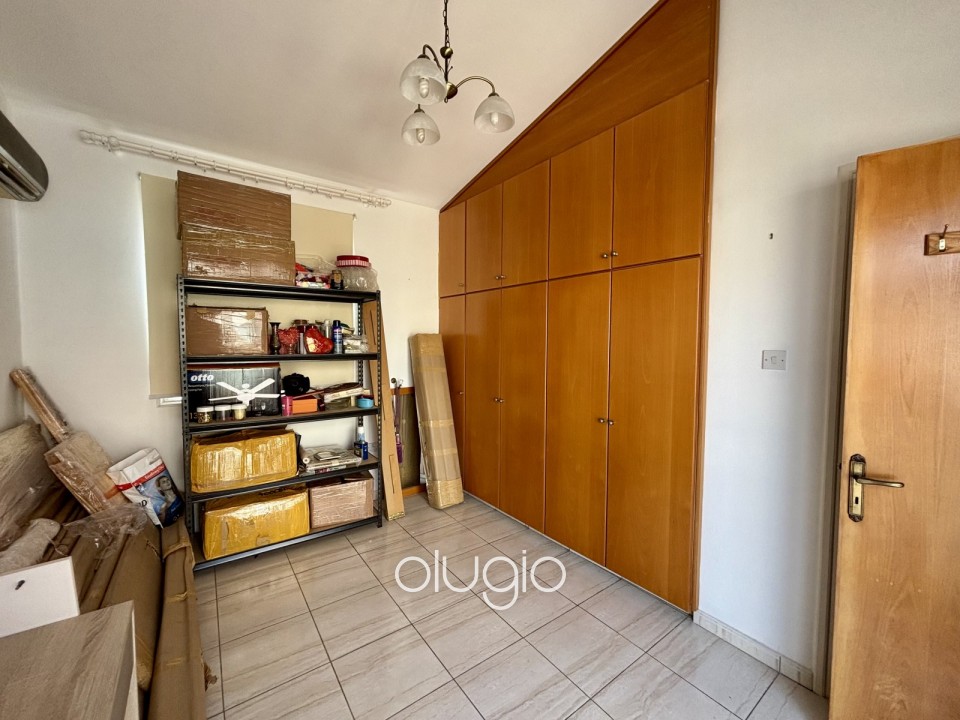 Detached Villa For Sale in Universal