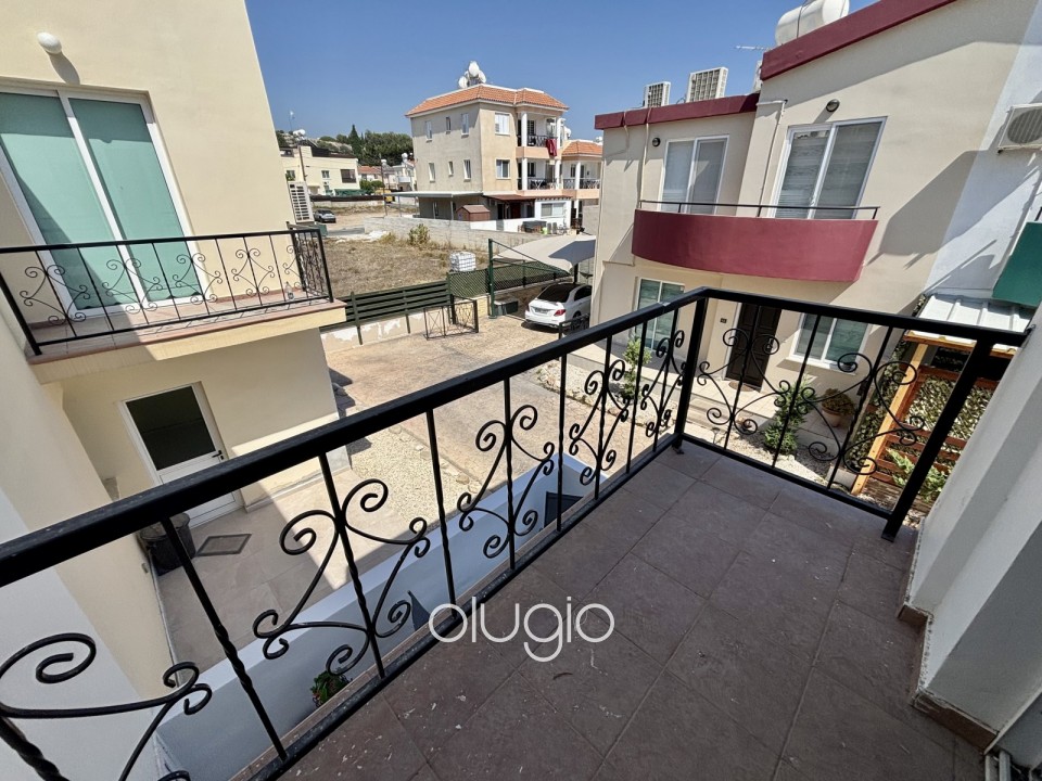 Detached Villa For Sale in Universal