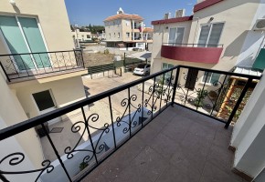 Detached Villa For Sale in Universal