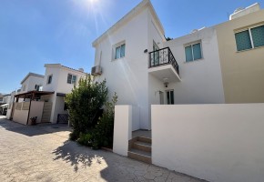 Detached Villa For Sale in Universal