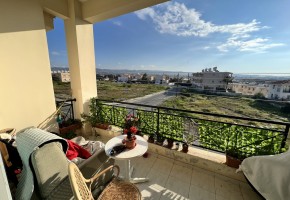 Apartment For Sale in Chloraka