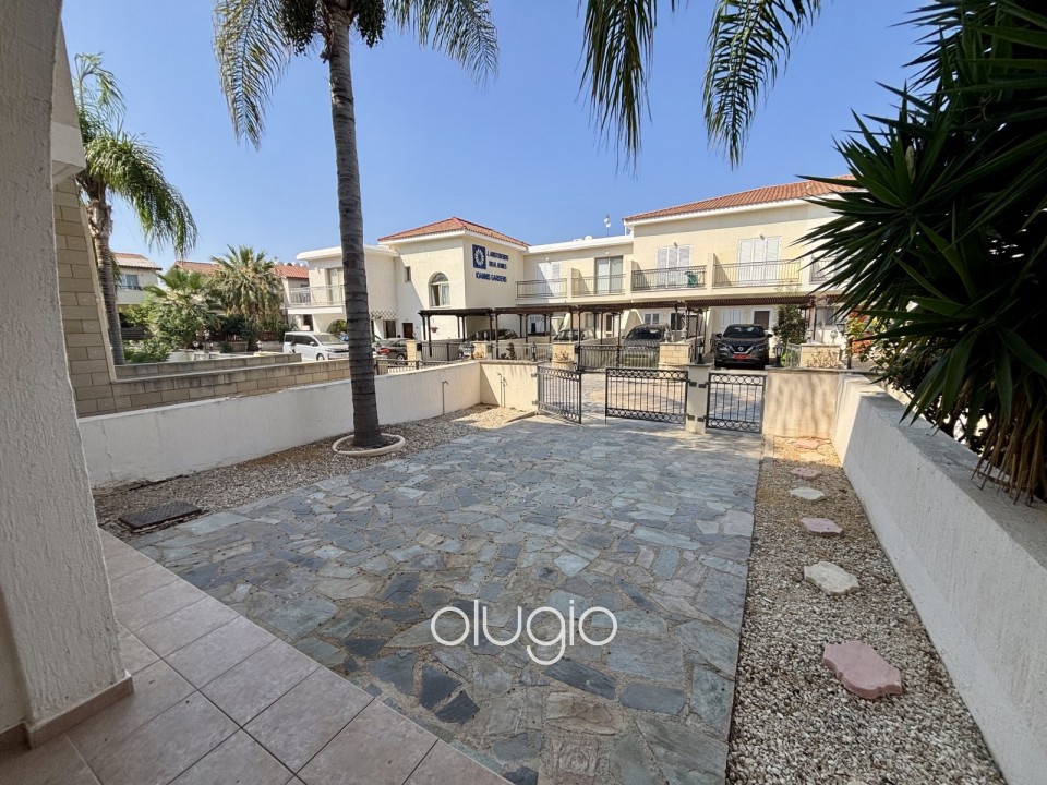 Apartment For Sale in Tombs of the Kings