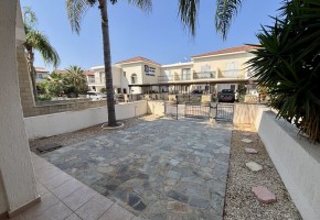 Apartment For Sale in Tombs of the Kings