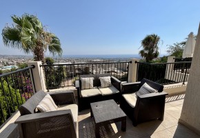 Detached Villa For Sale in Peyia