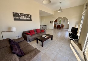 Detached Villa For Sale in Peyia