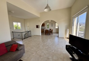 Detached Villa For Sale in Peyia