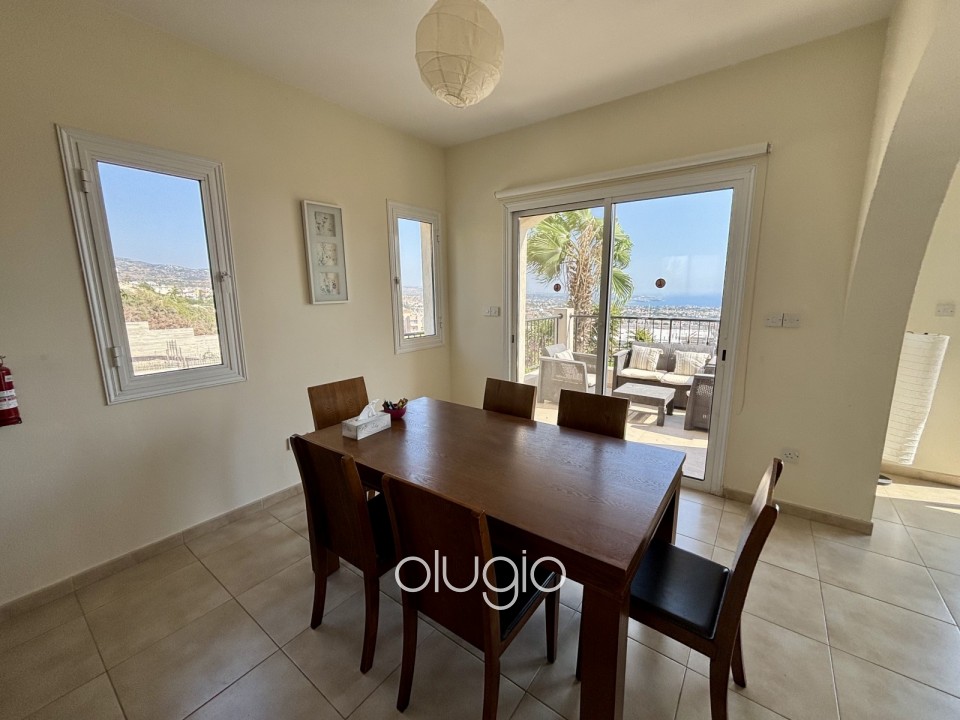 Detached Villa For Sale in Peyia