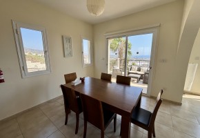 Detached Villa For Sale in Peyia