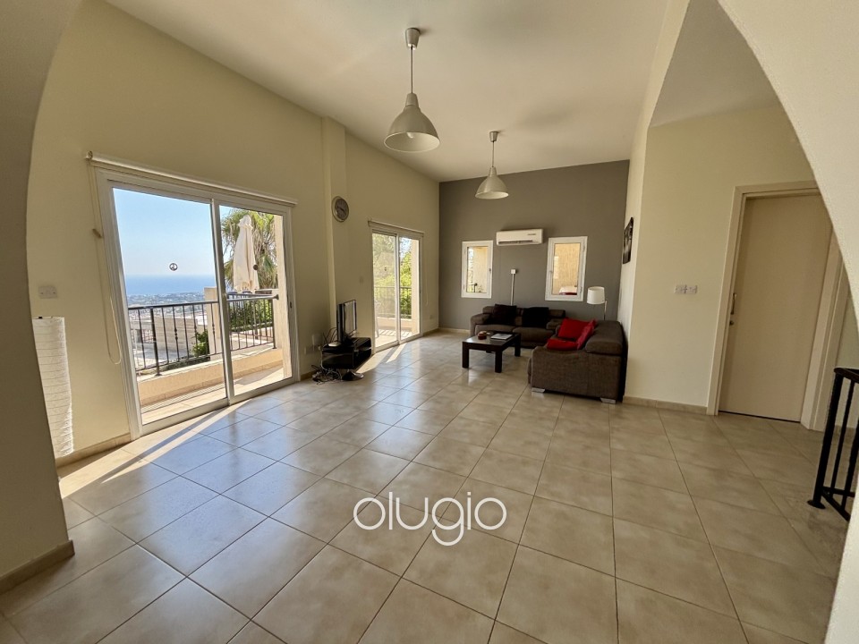 Detached Villa For Sale in Peyia