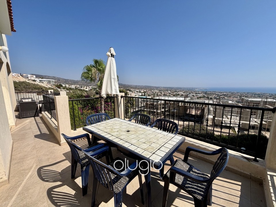 Detached Villa For Sale in Peyia