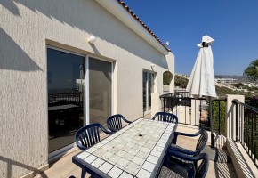 Detached Villa For Sale in Peyia