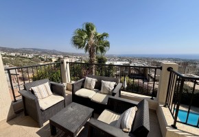 Detached Villa For Sale in Peyia