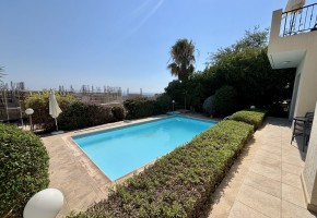 Detached Villa For Sale in Peyia