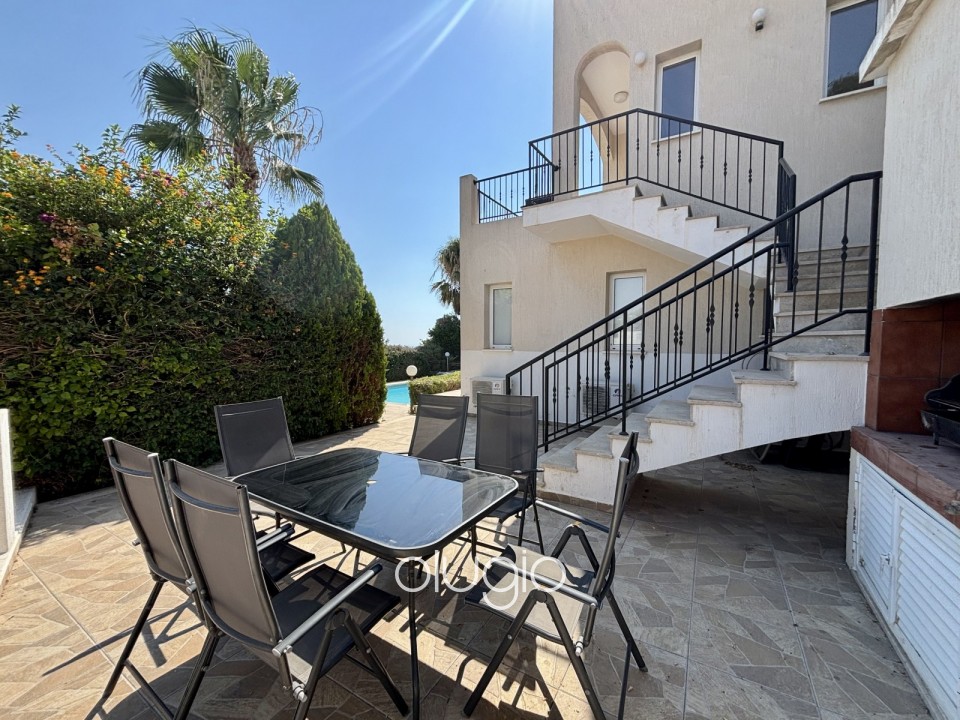 Detached Villa For Sale in Peyia