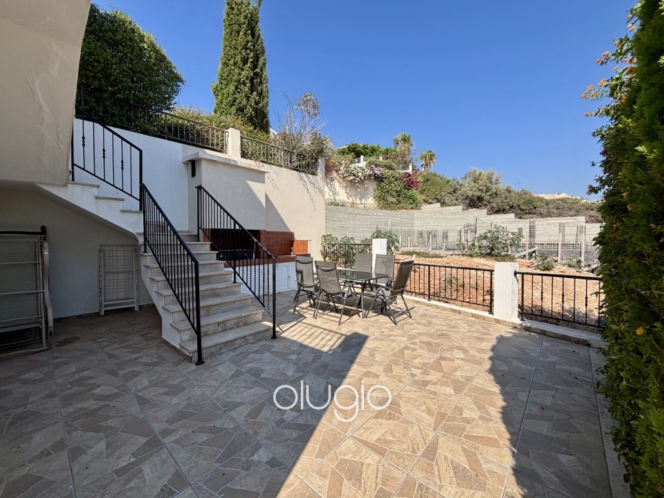 Detached Villa For Sale in Peyia