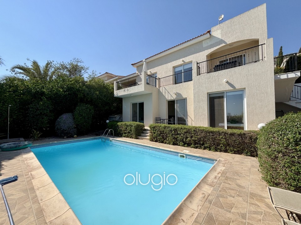Detached Villa For Sale in Peyia