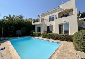 Detached Villa For Sale in Peyia