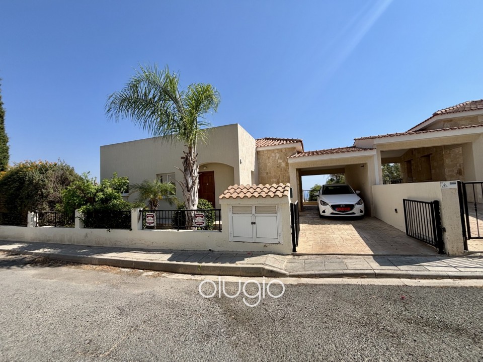 Detached Villa For Sale in Peyia