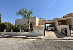 Detached Villa For Sale in Peyia
