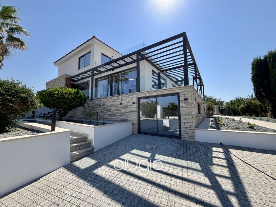Detached Villa For Sale in Sea Caves - St.George