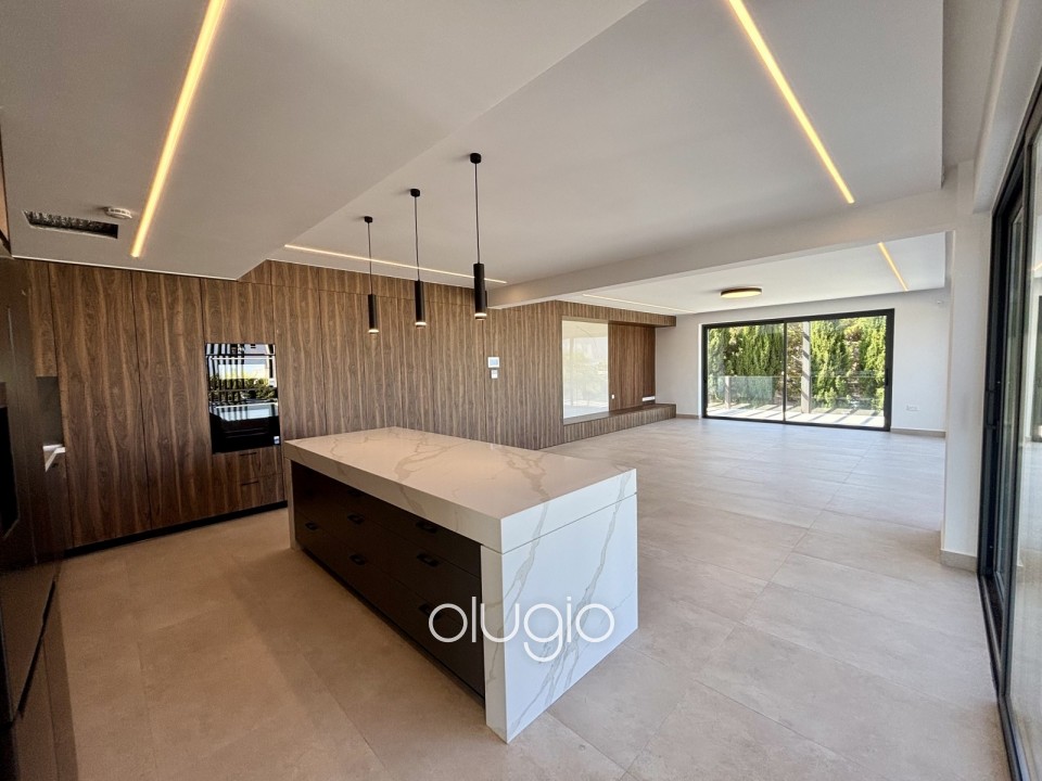 Detached Villa For Sale in Sea Caves - St.George