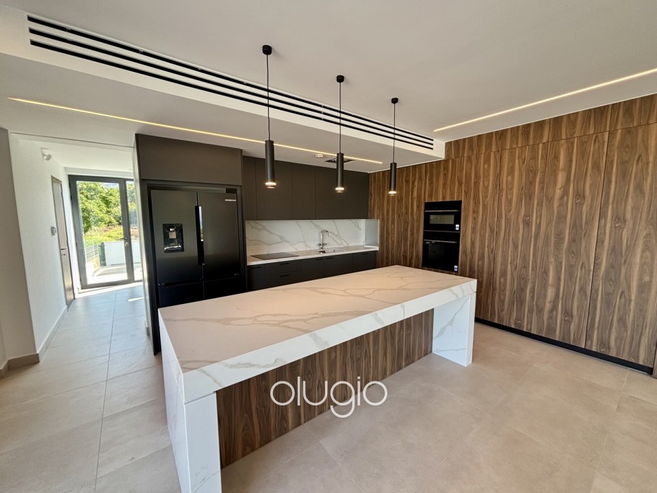 Detached Villa For Sale in Sea Caves - St.George