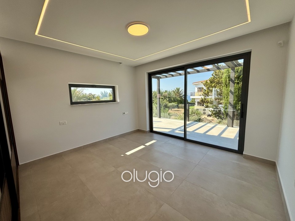Detached Villa For Sale in Sea Caves - St.George