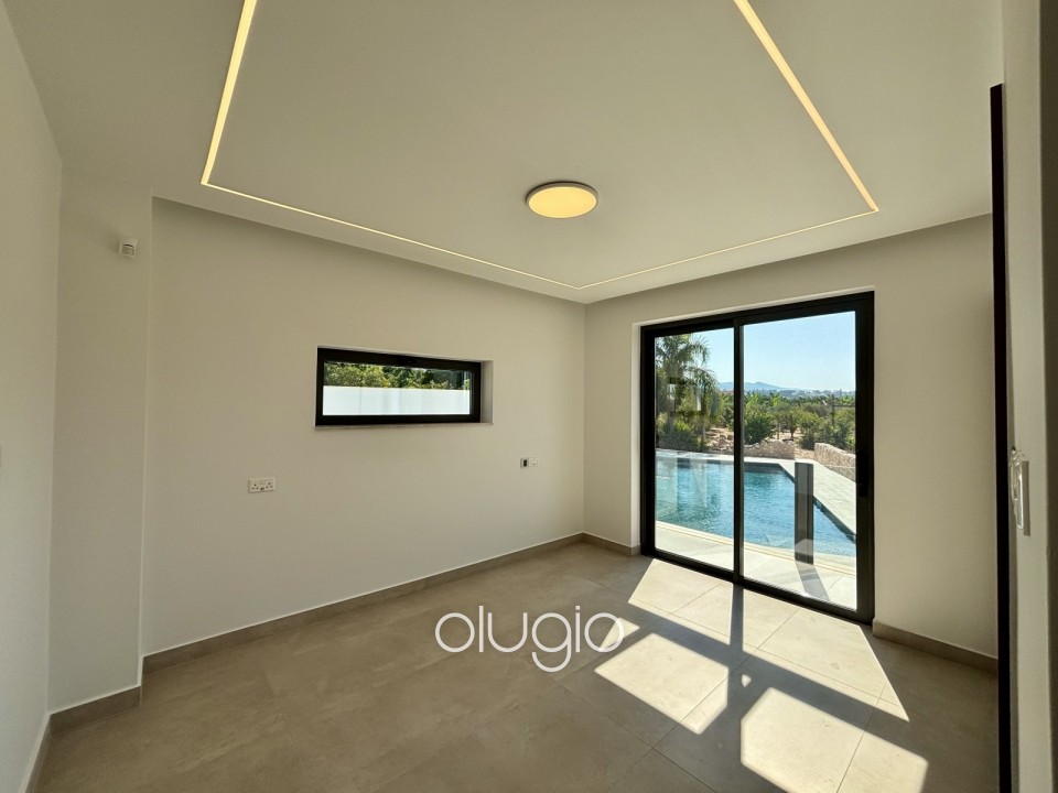 Detached Villa For Sale in Sea Caves - St.George