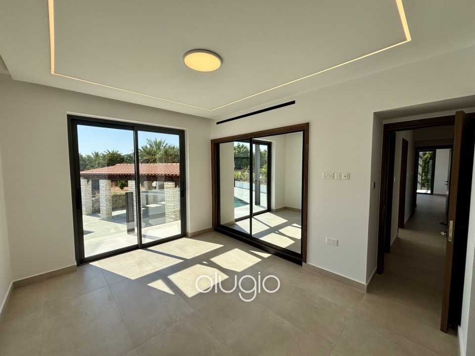 Detached Villa For Sale in Sea Caves - St.George