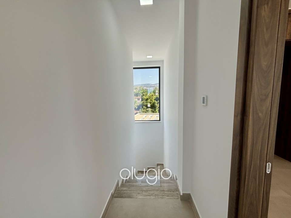 Detached Villa For Sale in Sea Caves - St.George
