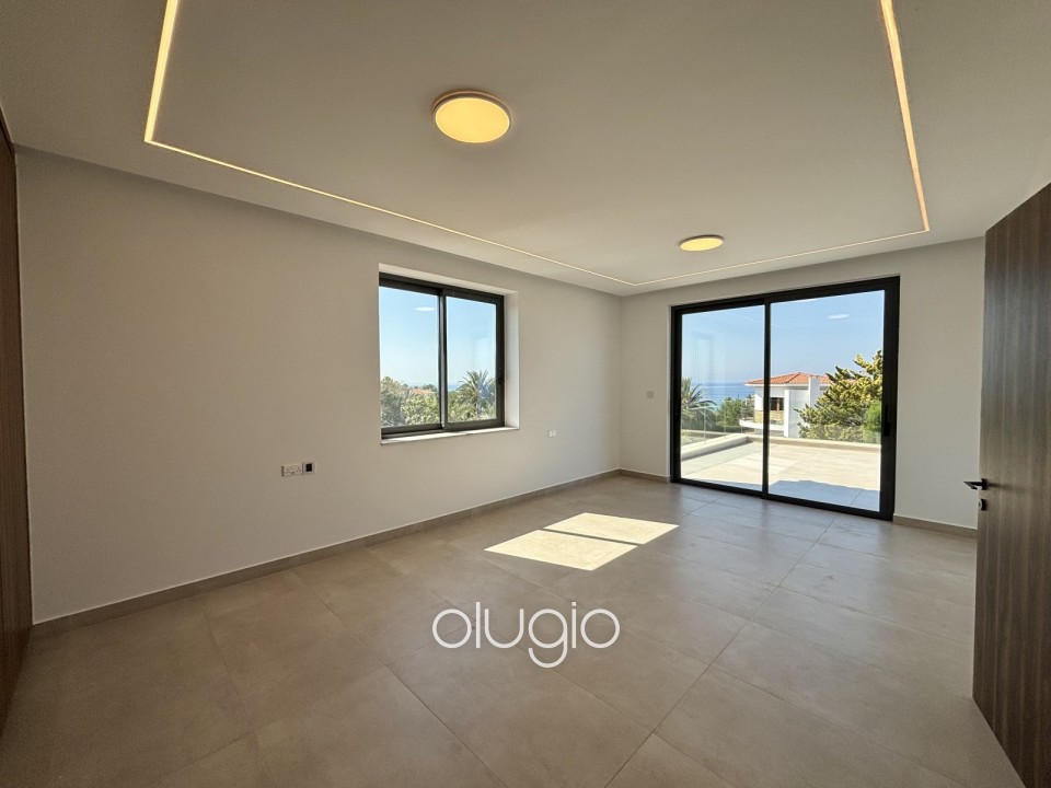 Detached Villa For Sale in Sea Caves - St.George