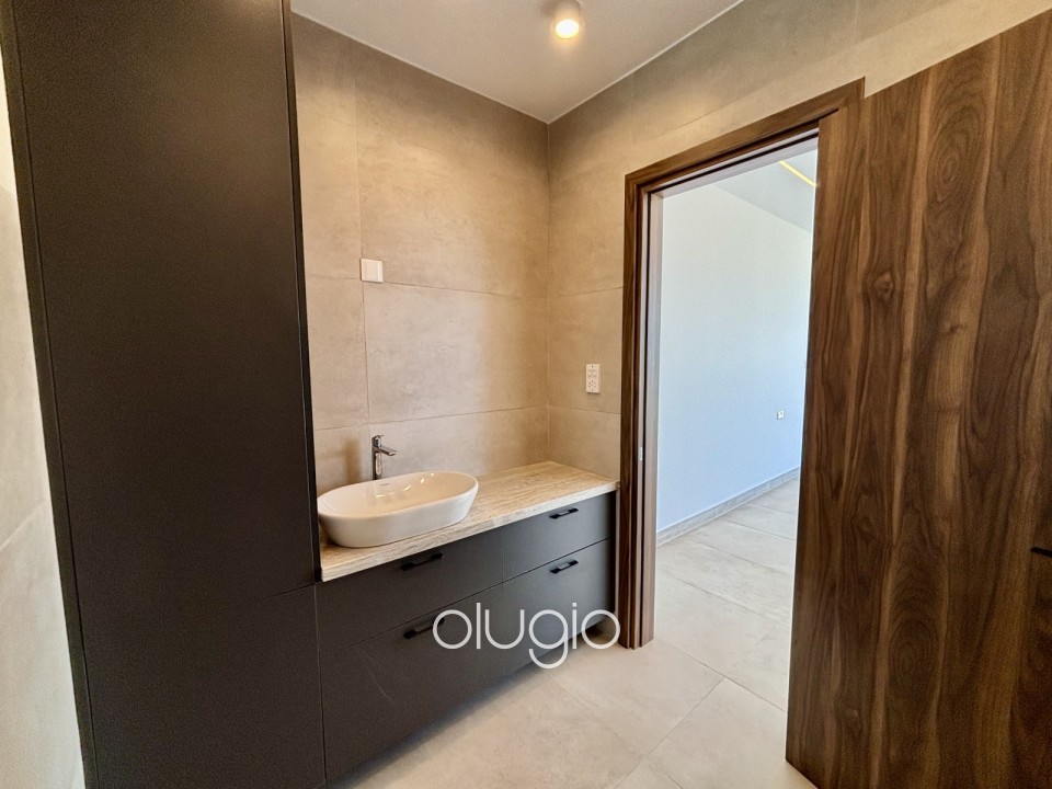 Detached Villa For Sale in Sea Caves - St.George