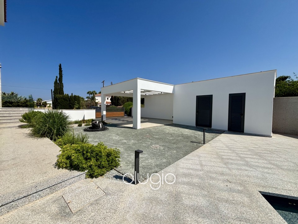 Detached Villa For Sale in Sea Caves - St.George