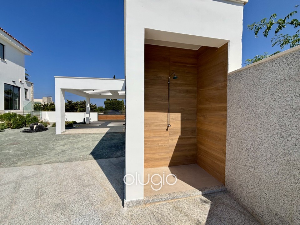 Detached Villa For Sale in Sea Caves - St.George