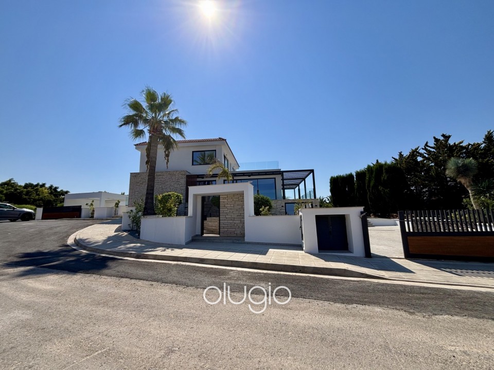 Detached Villa For Sale in Sea Caves - St.George