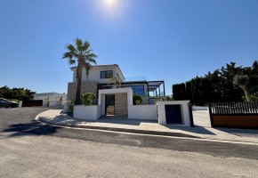 Detached Villa For Sale in Sea Caves - St.George