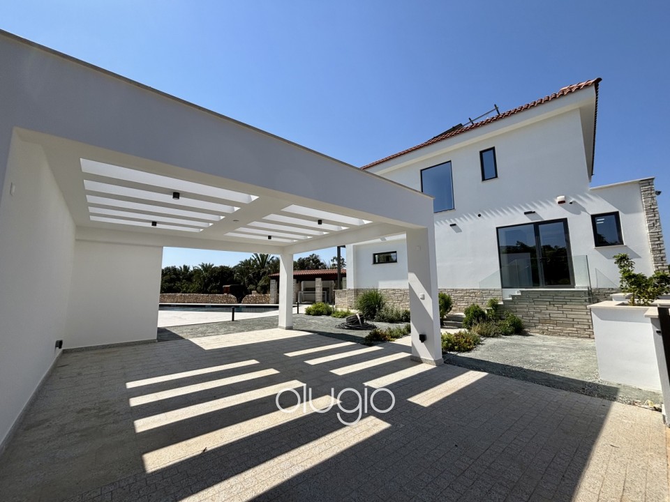 Detached Villa For Sale in Sea Caves - St.George