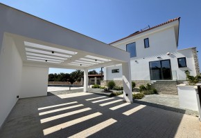 Detached Villa For Sale in Sea Caves - St.George