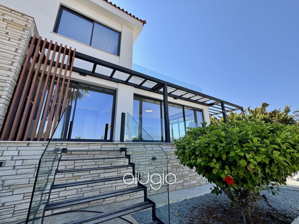 Detached Villa For Sale in Sea Caves - St.George