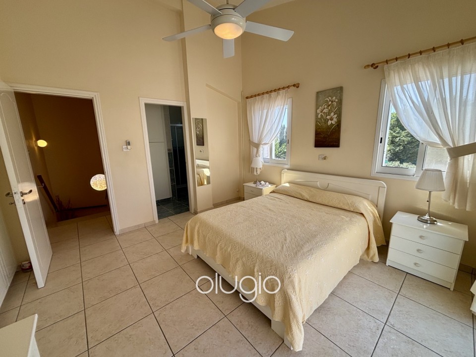 Detached Villa For Sale in Sea Caves - St.George