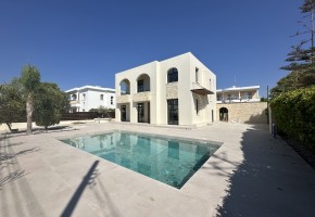 Detached Villa For Rent in Sea Caves - St.George, Paphos - S