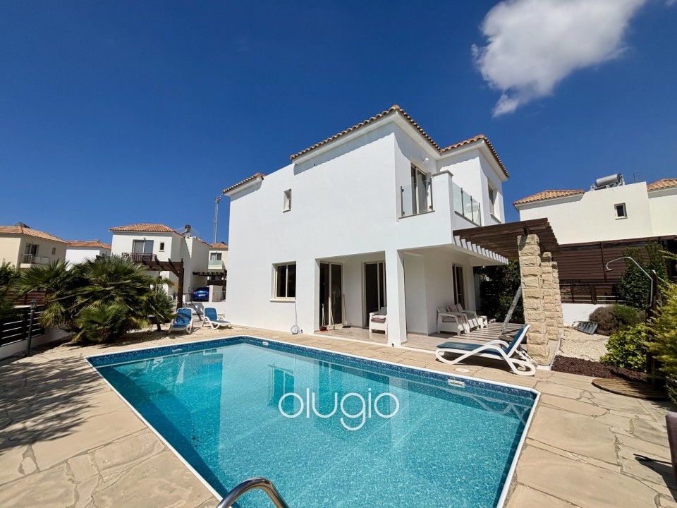 Detached Villa For Sale in Peyia