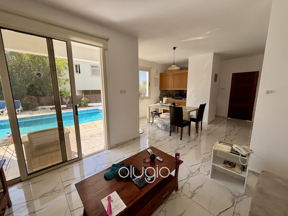 Detached Villa For Sale in Peyia