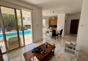 Detached Villa For Sale in Peyia