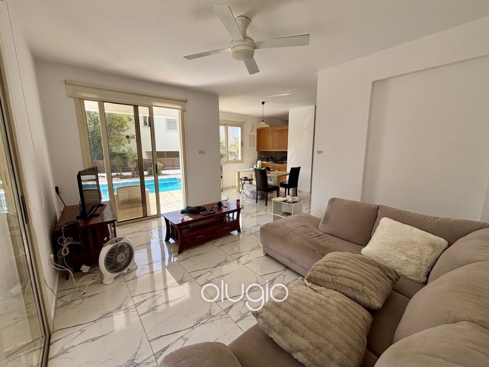 Detached Villa For Sale in Peyia