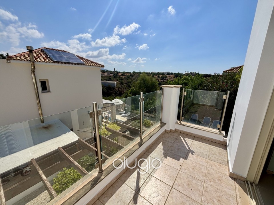Detached Villa For Sale in Peyia
