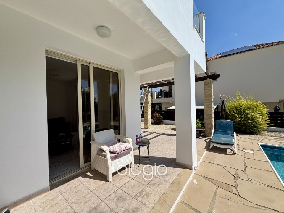 Detached Villa For Sale in Peyia